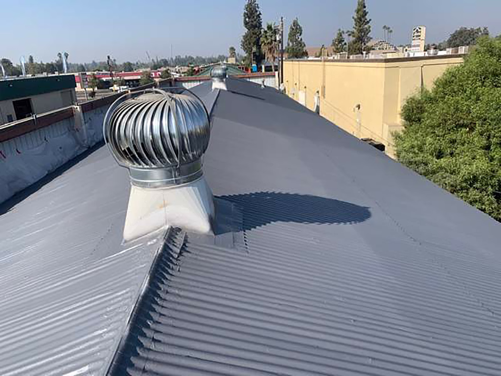 Commercial - 6632 N Blacksone Ave
