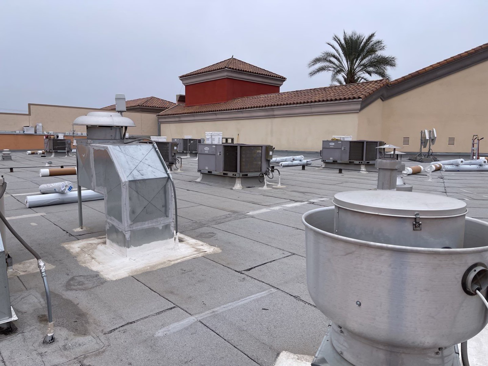 Villaggio Shopping Center - 7895-7909 N Blackstone Ave