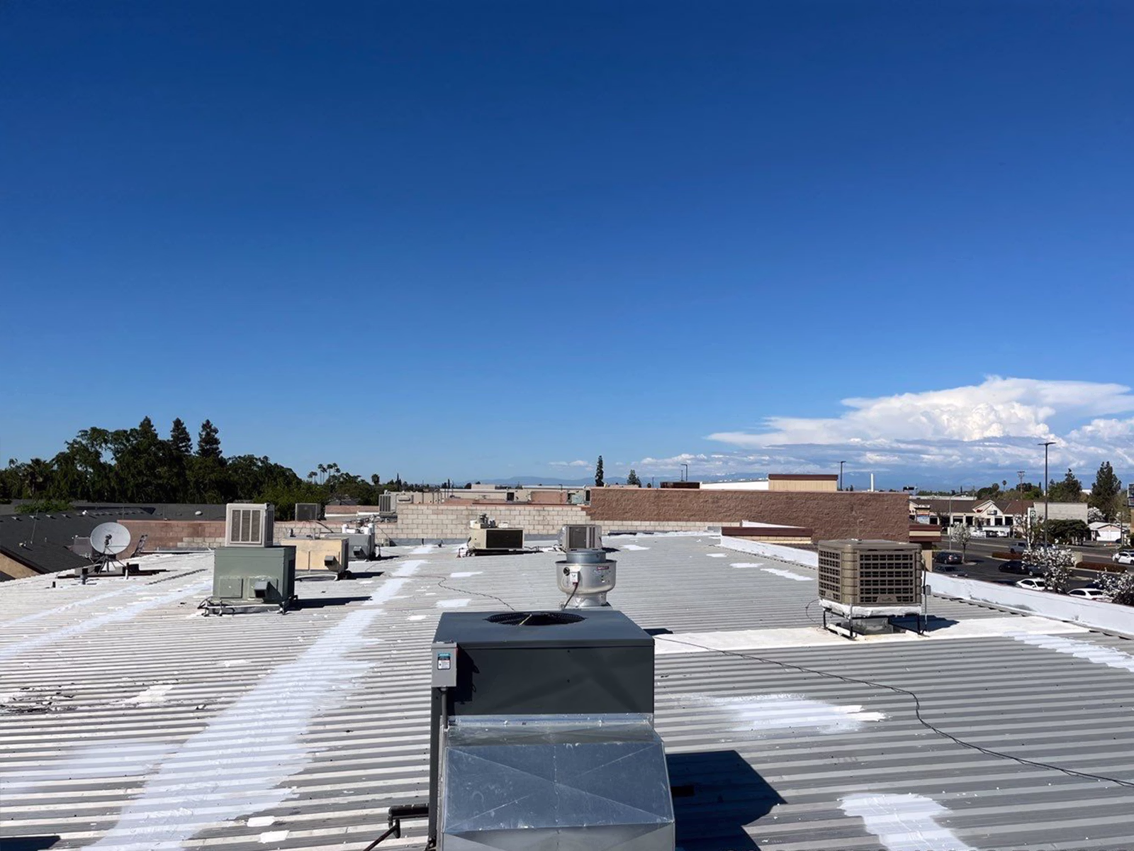 Sierra View Plaza - 6415-6427 N Blackstone Ave