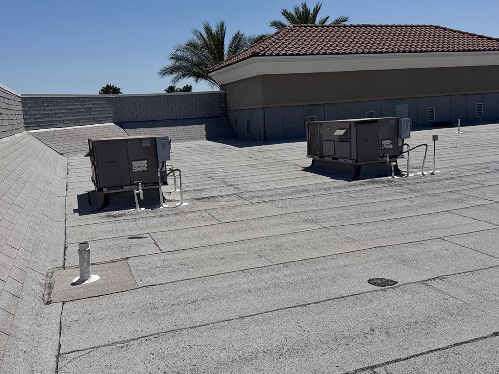 Montecito Plaza Shopping Center - 2940-2950 E Nees Ave