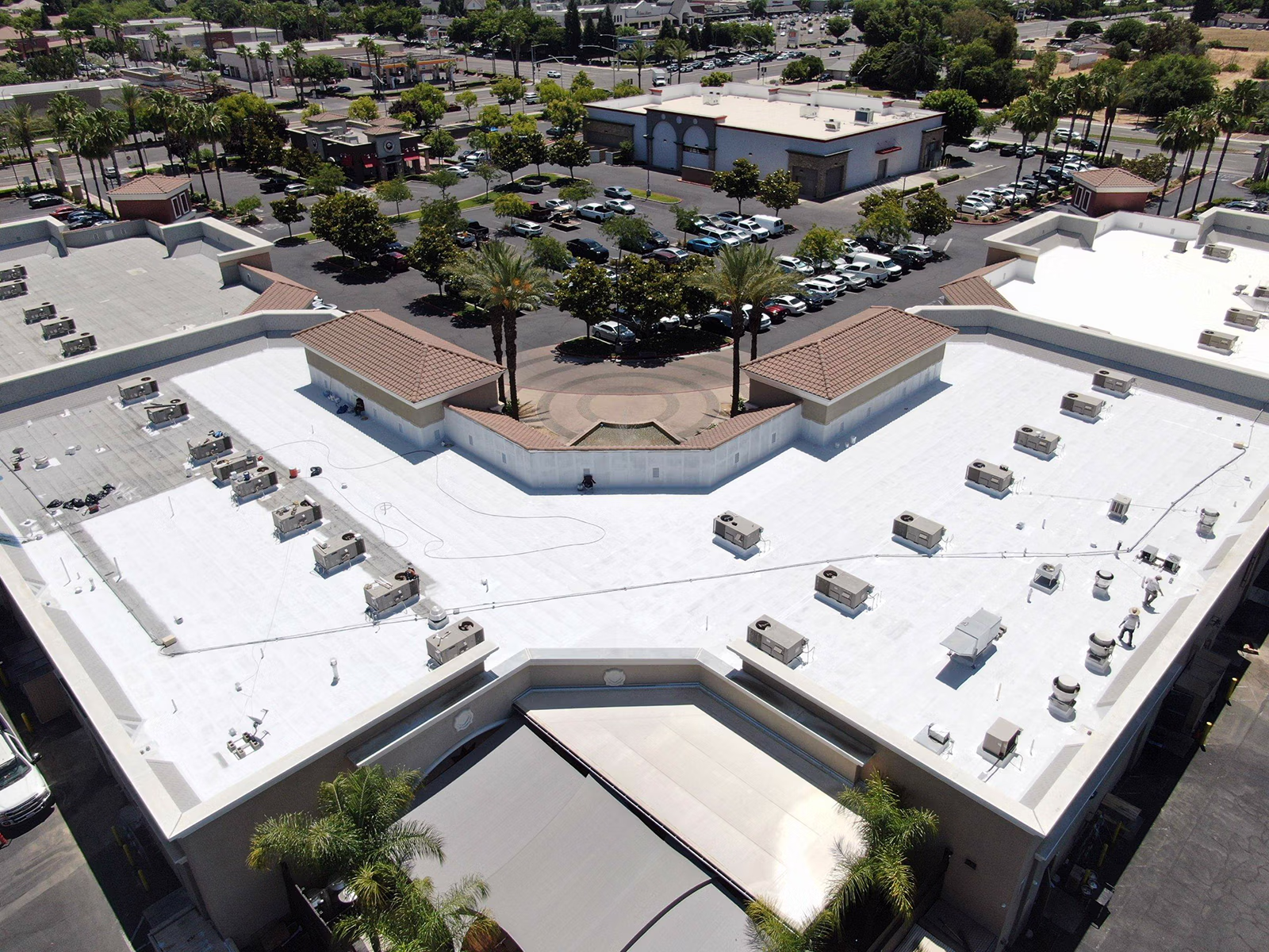 Montecito Plaza Shopping Center - 2940-2950 E Nees Ave