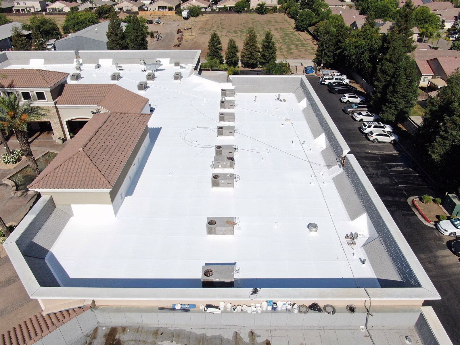 Montecito Plaza Shopping Center - 2940-2950 E Nees Ave